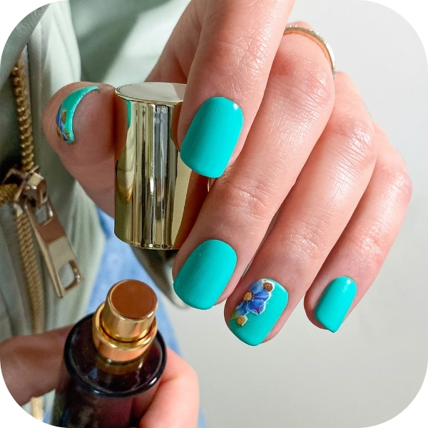 unghie verde acqua estive decorate con sticker  