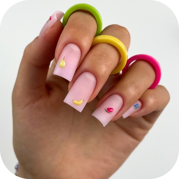 minimal fruit nails con disegni di frutta