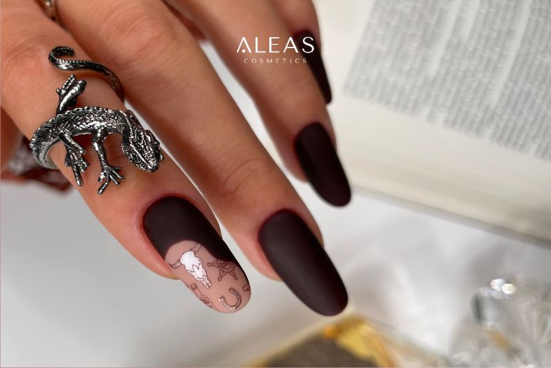 Nail Art Western: Eleganza e Grinta con le Nuove Tendenze