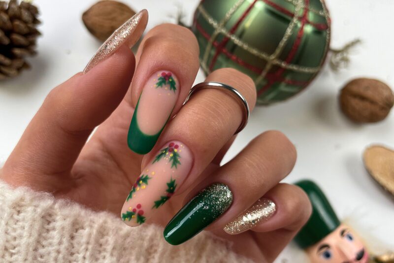 5 Idee di Nail Art per Natale 2024: Manicure da Sogno per le Feste
