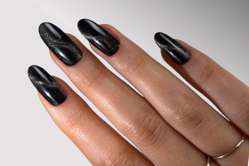 Unghie Capodanno 2025: idee per nail art col botto