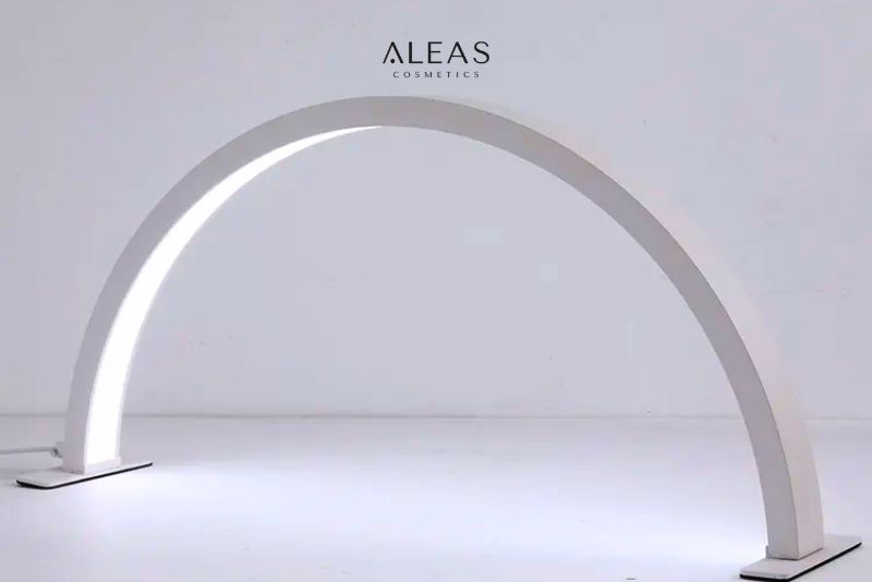 Lampada da tavolo per unghie? Scopri l’illuminazione più giusta per il tuo tavolo nails!