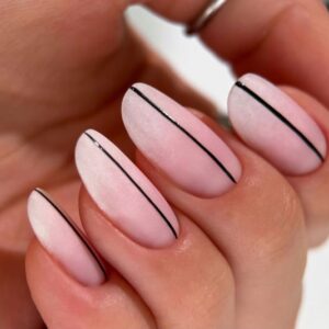 Nail Art Minimal La Femme