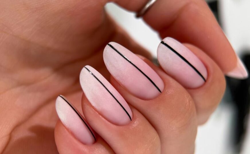 Nail Art Minimal La Femme