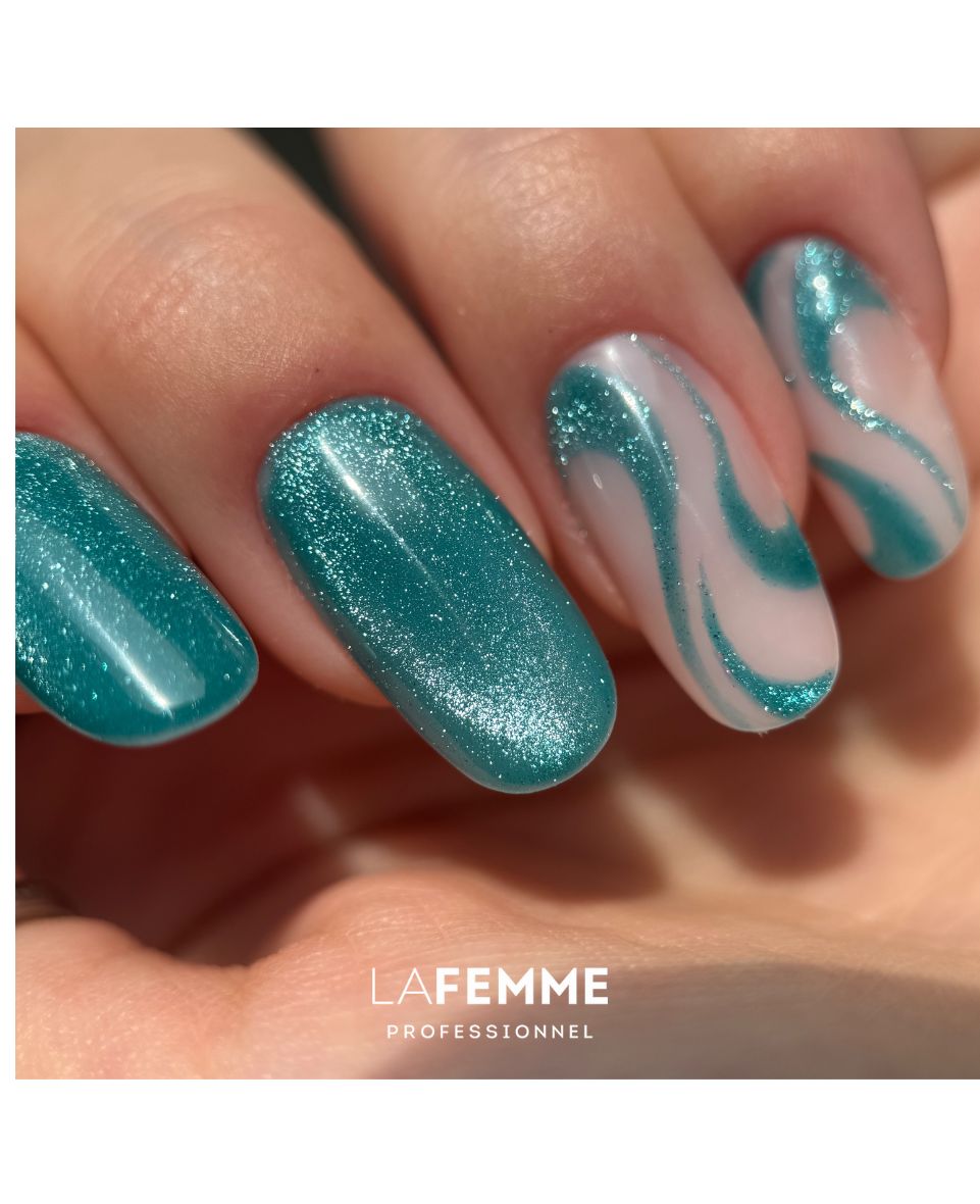 Poolside Glow Semipermanente Cat Eye La Femme