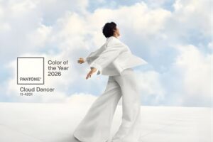 Cloud Dancer Pantone colore pantone 2026 Cloudy White smalto semipermanente