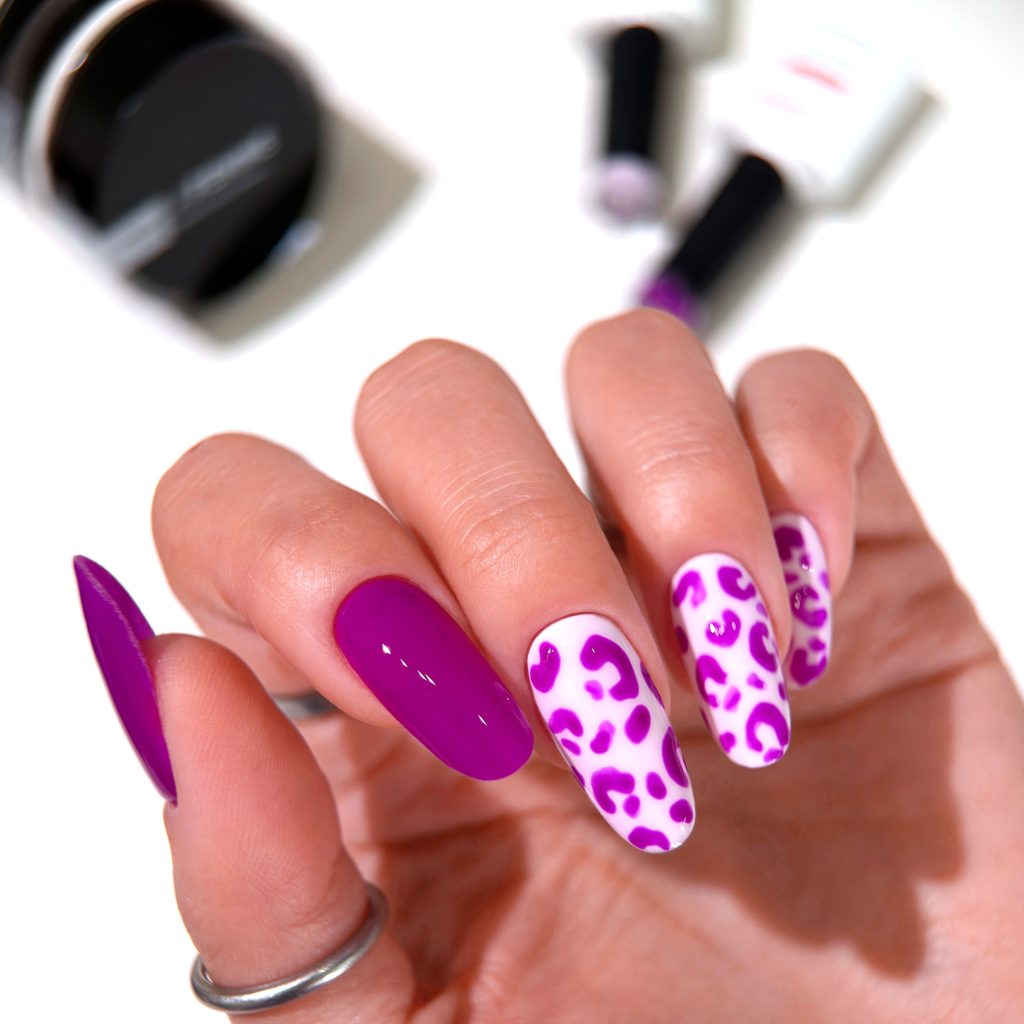 Unghie animalier rosa e viola 