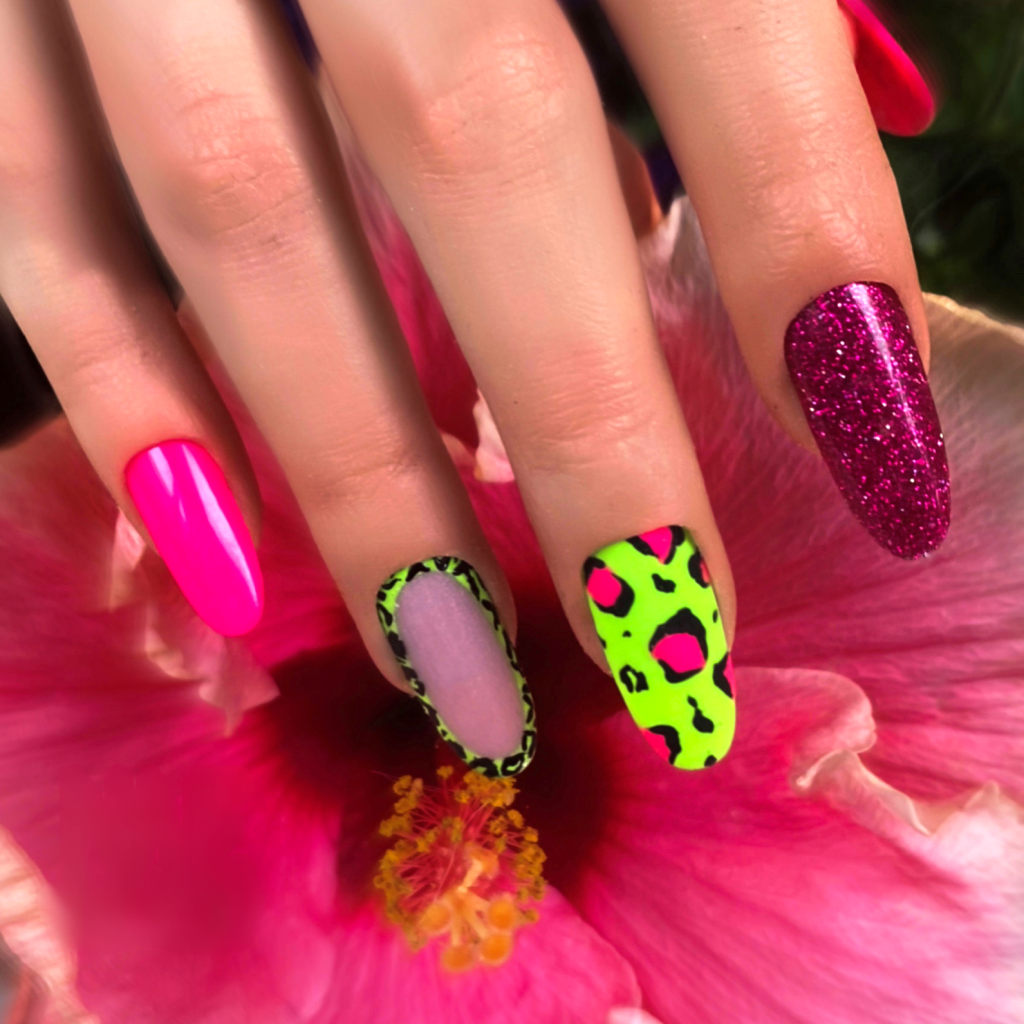 Unghie leopardate rosa e fucsia