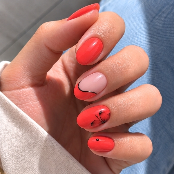 unghie rosso corallo e nero 