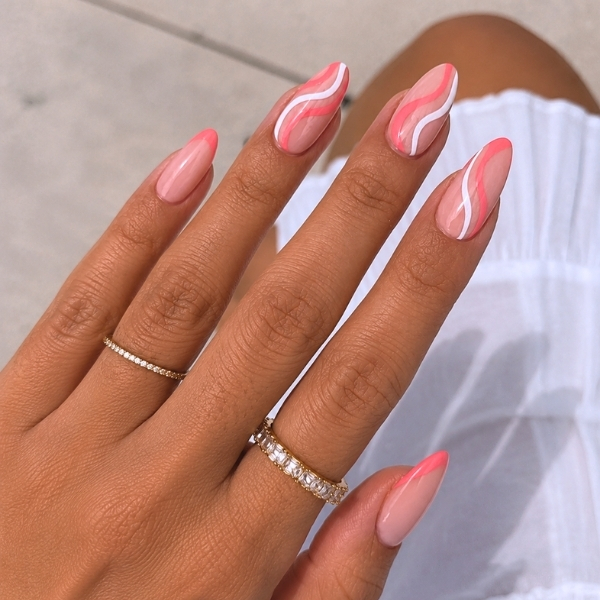 Nail art corallo rosa e bianco 
