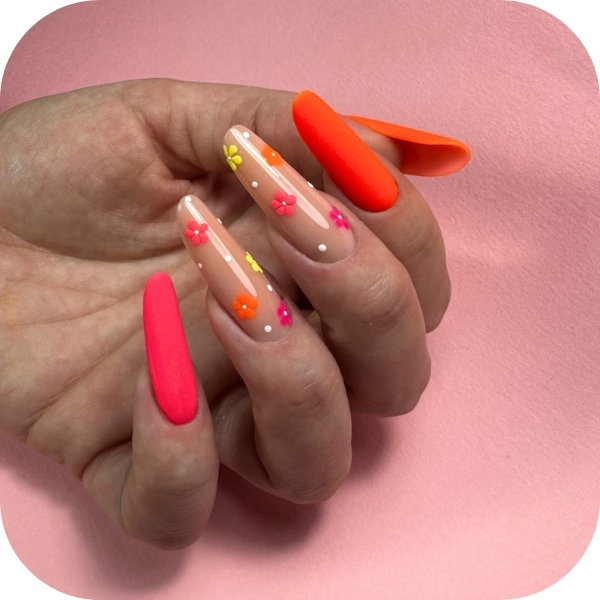 Unghie gel corallo fluo